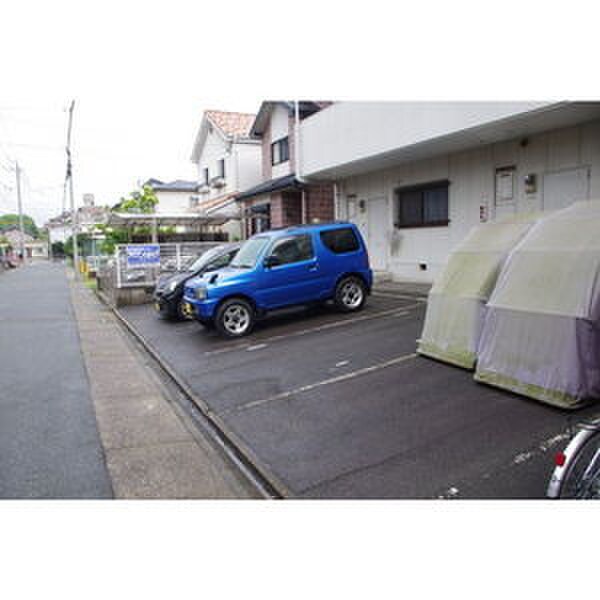 物件外観写真2　(駐車場)