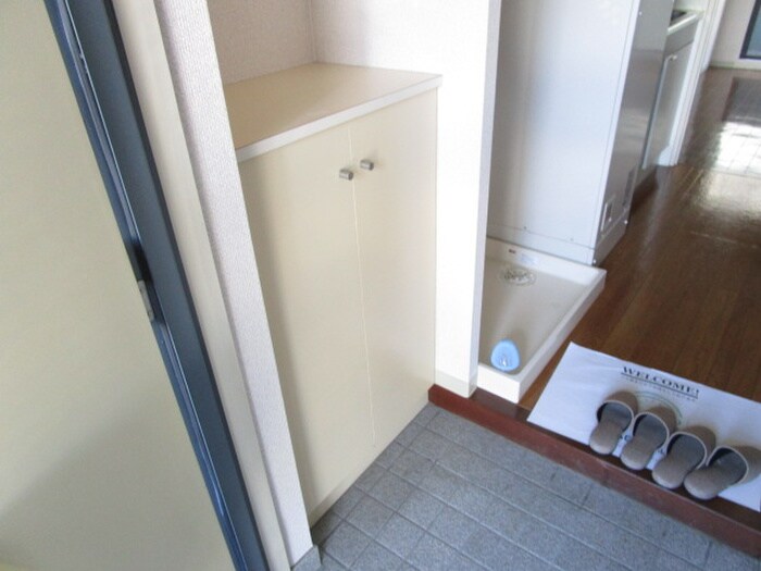 物件内観写真7　(玄関)