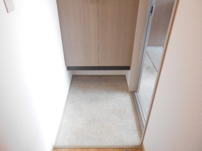 物件内観写真8　(玄関)