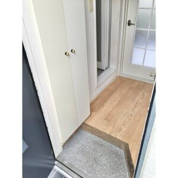 物件内観写真5　(玄関)