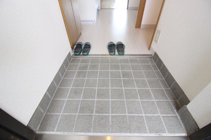 物件内観写真7　(玄関)