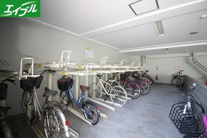 物件外観写真3　(駐輪場)