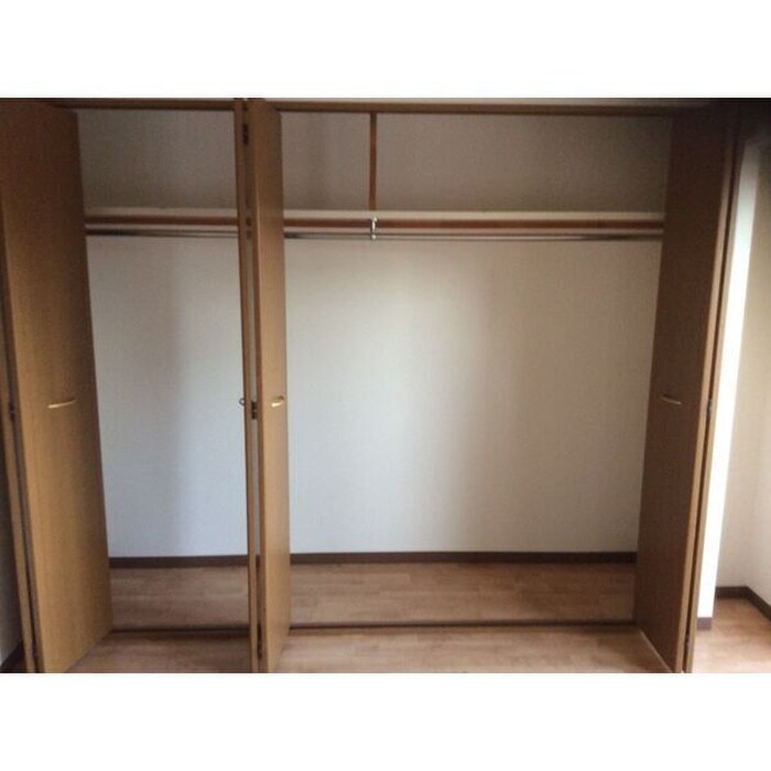 物件内観写真12　(収納)