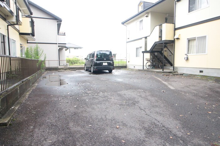 物件外観写真6　(駐車場)
