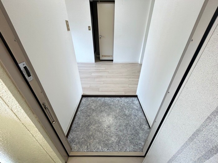 物件内観写真14　(玄関)