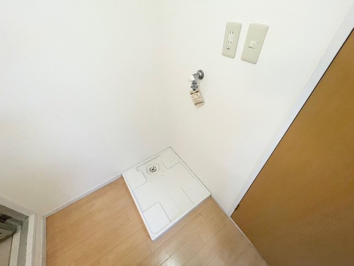 物件内観写真14　(洗濯機置場)