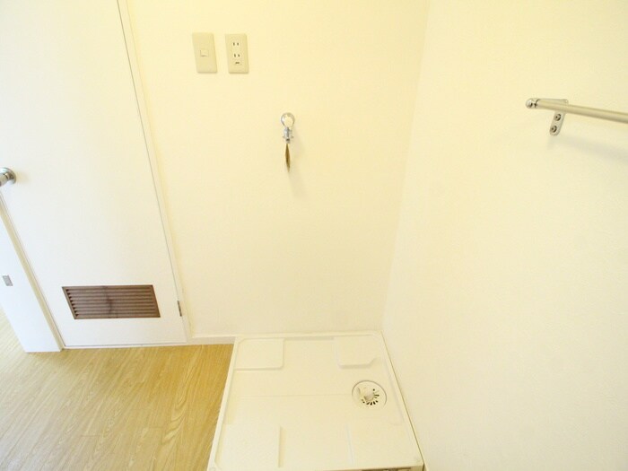 物件内観写真14　(洗濯機置場)