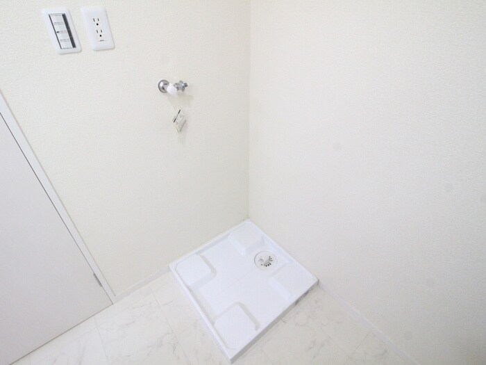 物件内観写真15　(洗濯機置場)