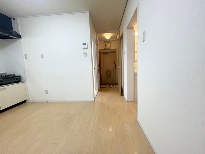 物件内観写真18　(廊下)