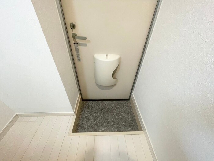 物件内観写真16　(玄関)