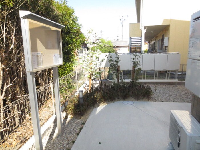 物件外観写真5　(エントランス部分)