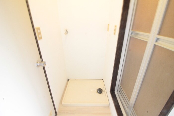 物件内観写真14　(洗濯機置場)