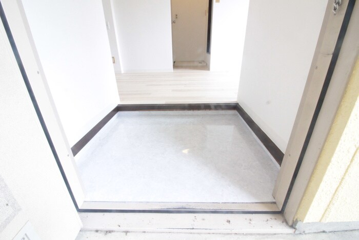 物件内観写真16　(玄関)