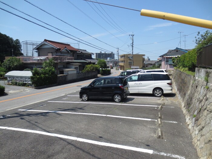 物件外観写真4　(駐車場)