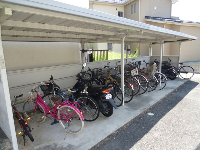 物件外観写真6　(駐輪場)