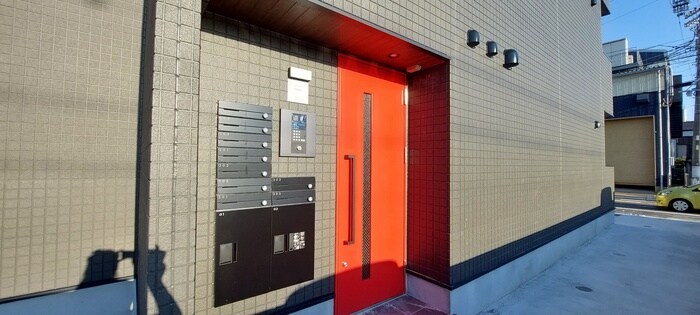 物件外観写真3　(エントランス部分)