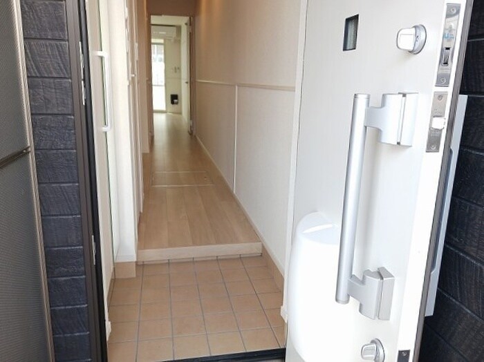 物件内観写真13　(玄関)