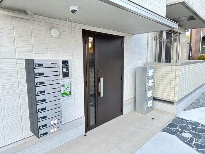 物件外観写真2　(エントランス部分)