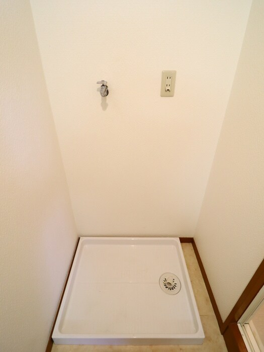 物件内観写真12　(洗濯機置場)