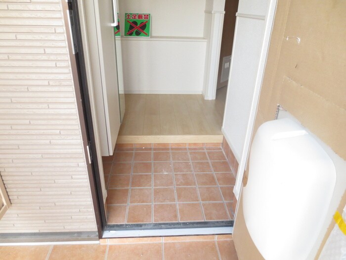 物件内観写真7　(玄関)