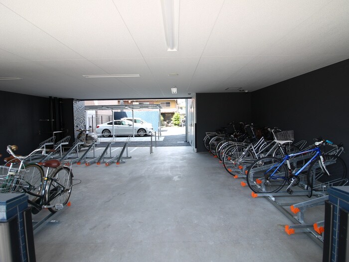 物件外観写真4　(駐輪場)