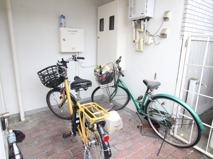 物件外観写真3　(駐輪場)