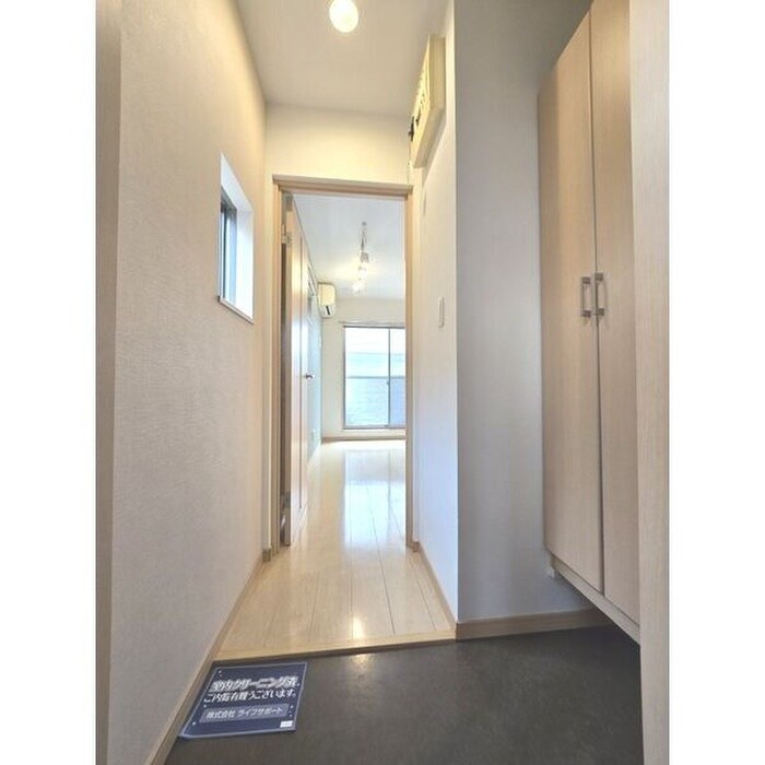 物件内観写真14　(玄関)