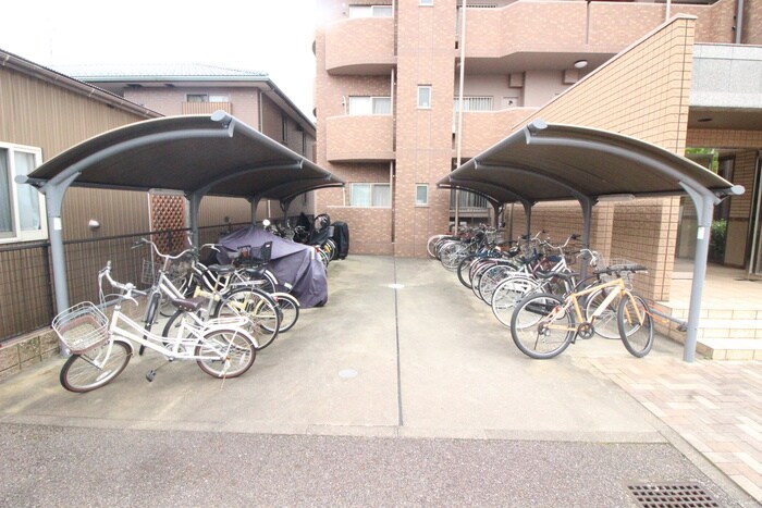 物件外観写真4　(駐輪場)
