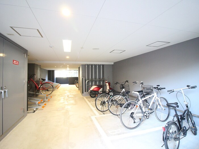 物件外観写真4　(駐輪場)