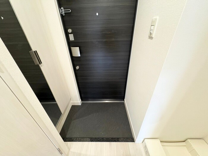 物件内観写真14　(玄関)