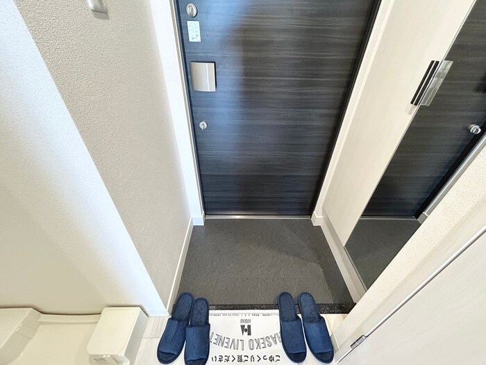 物件内観写真16　(玄関)