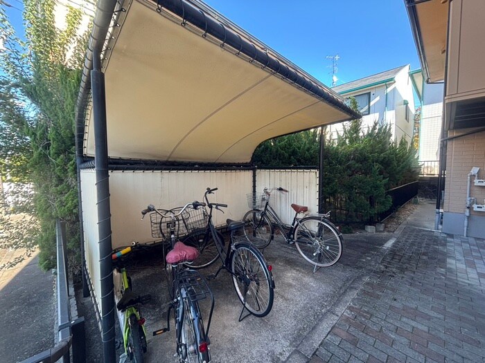 物件外観写真2　(駐輪場)