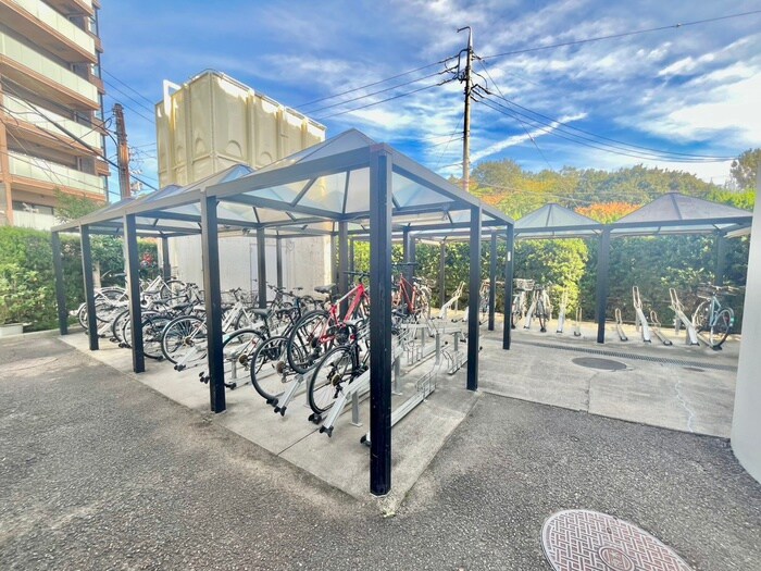 物件外観写真4　(駐輪場)