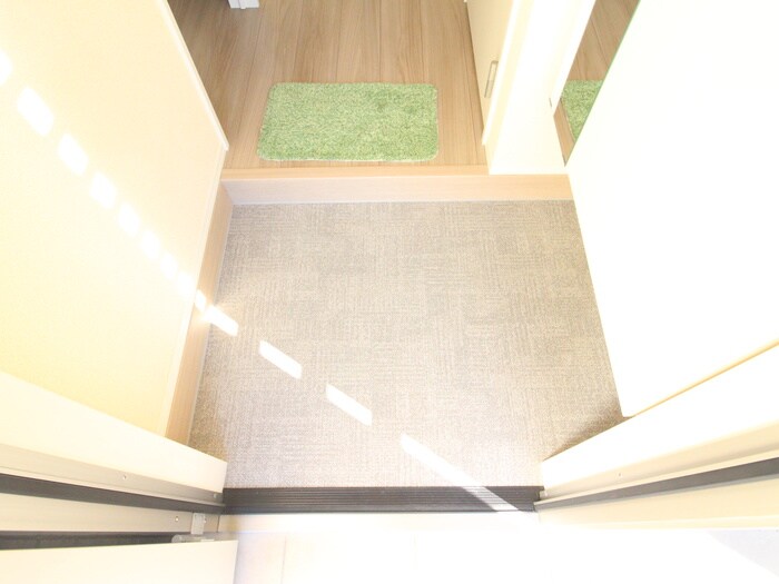 物件内観写真17　(玄関)