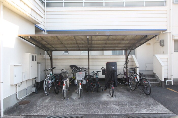 物件外観写真4　(駐輪場)