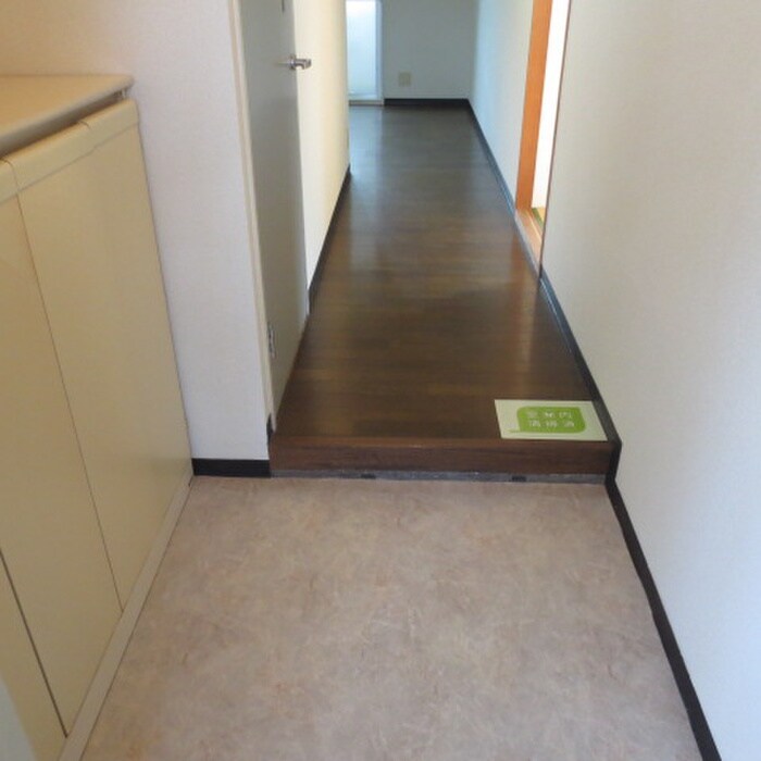 物件内観写真12　(玄関)