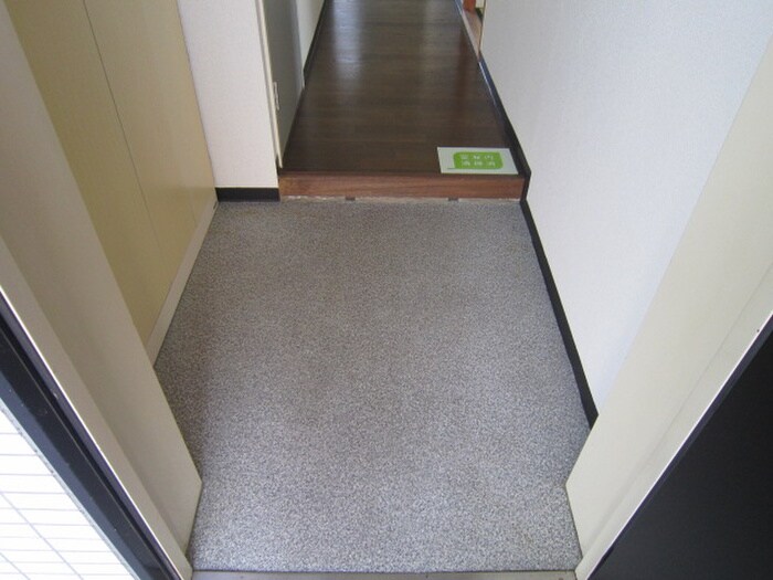 物件内観写真13　(玄関)