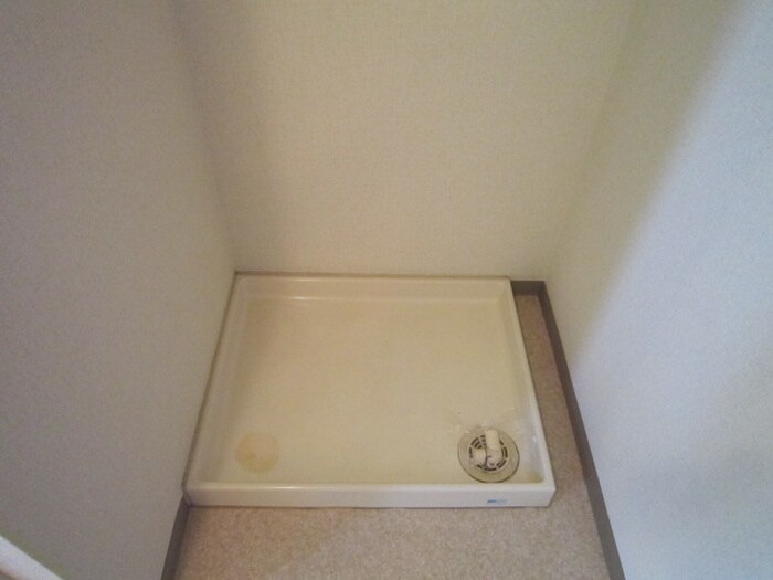 物件内観写真14　(洗濯機置場)