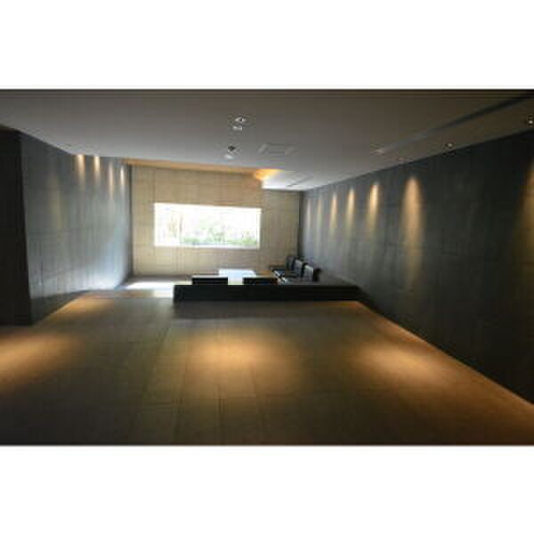 物件外観写真4　(エントランス部分)