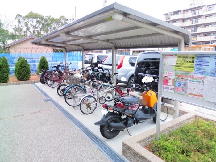 物件外観写真5　(駐輪場)