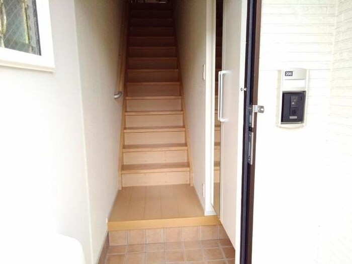 物件内観写真12　(玄関)