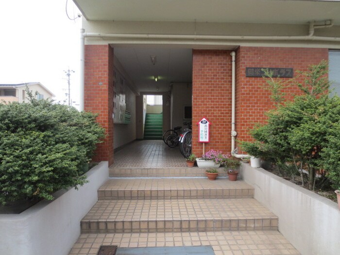 物件外観写真4　(エントランス部分)