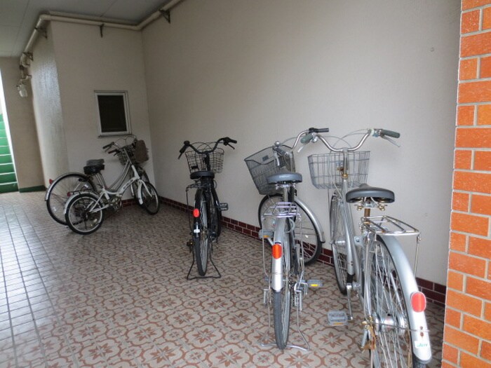 物件外観写真5　(駐輪場)