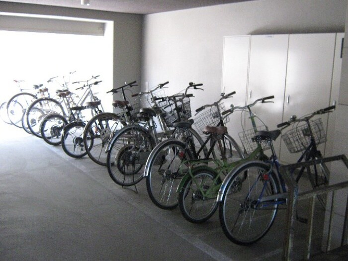 物件外観写真2　(駐輪場)