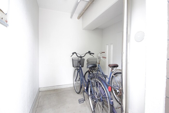 物件外観写真4　(駐輪場)