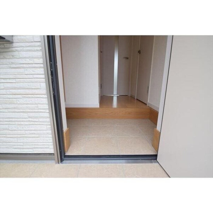 物件内観写真7　(玄関)