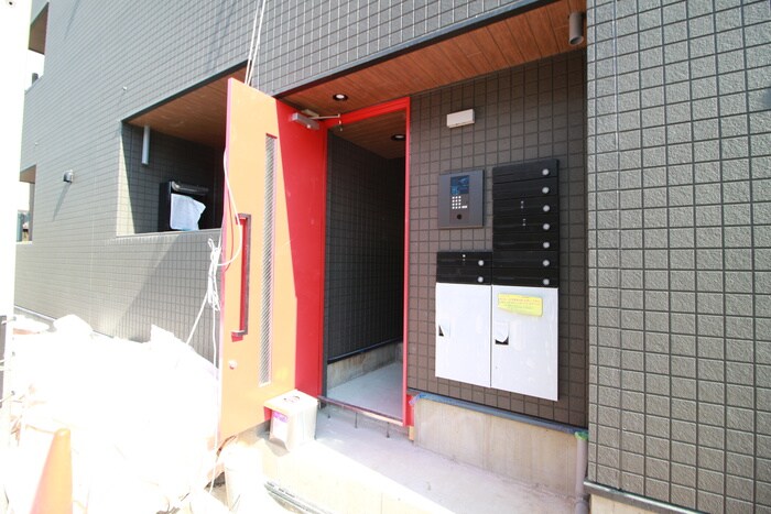 物件外観写真4　(エントランス部分)