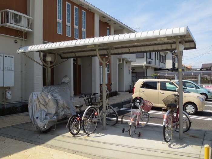 物件外観写真4　(駐輪場)