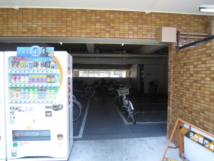 物件外観写真5　(駐輪場)