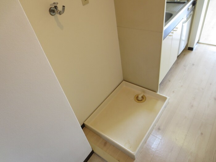 物件内観写真12　(洗濯機置場)